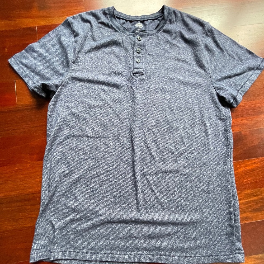 Old Navy Men's T-Shirt Size L